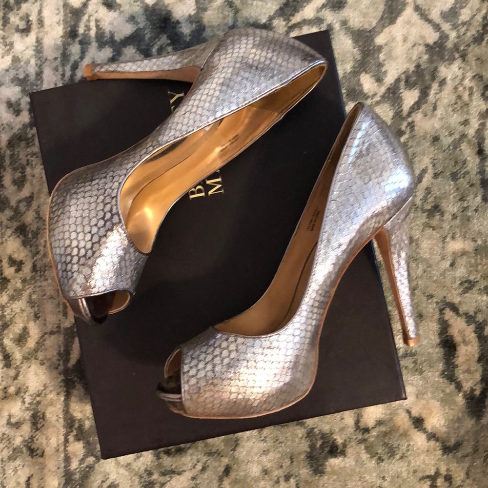 Badgley Mischka Willoe Pewter Snake peep toe heels